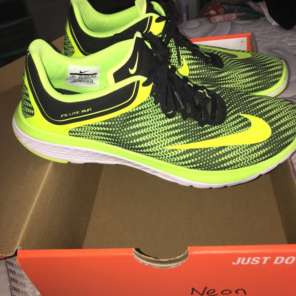 Nike 10.5 running shoes